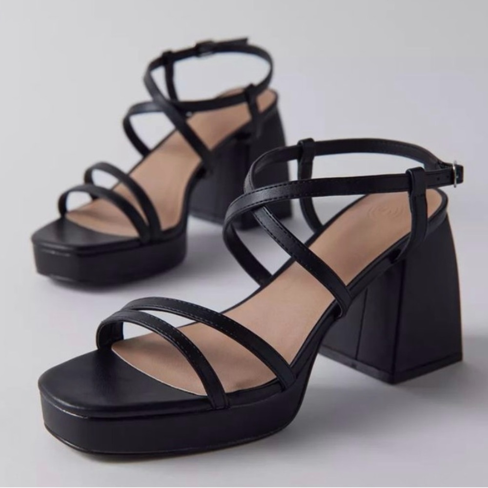 Urban Outfitters Olive Strappy Heel - Black